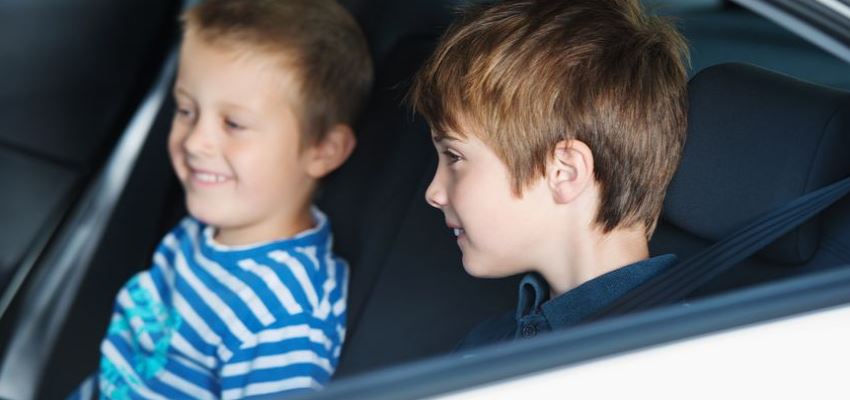 Read more about the article 5 порад щодо підтримання чистоти автомобіля із дітьми